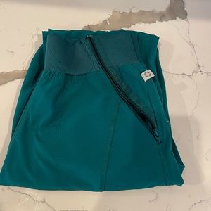 hunter green cherokee infinity scrub joggers!